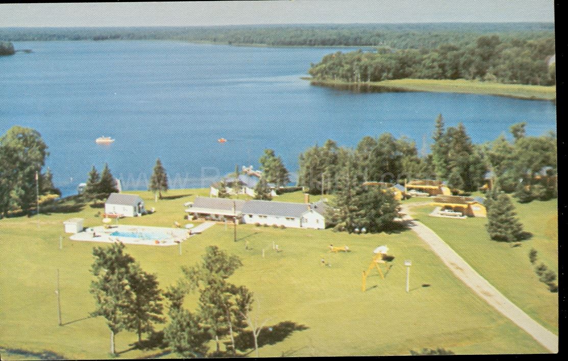 Tenstrike, MN, Medicine Lake, Cedar Rapids Lodge #1, ca 1960 | Ren ...